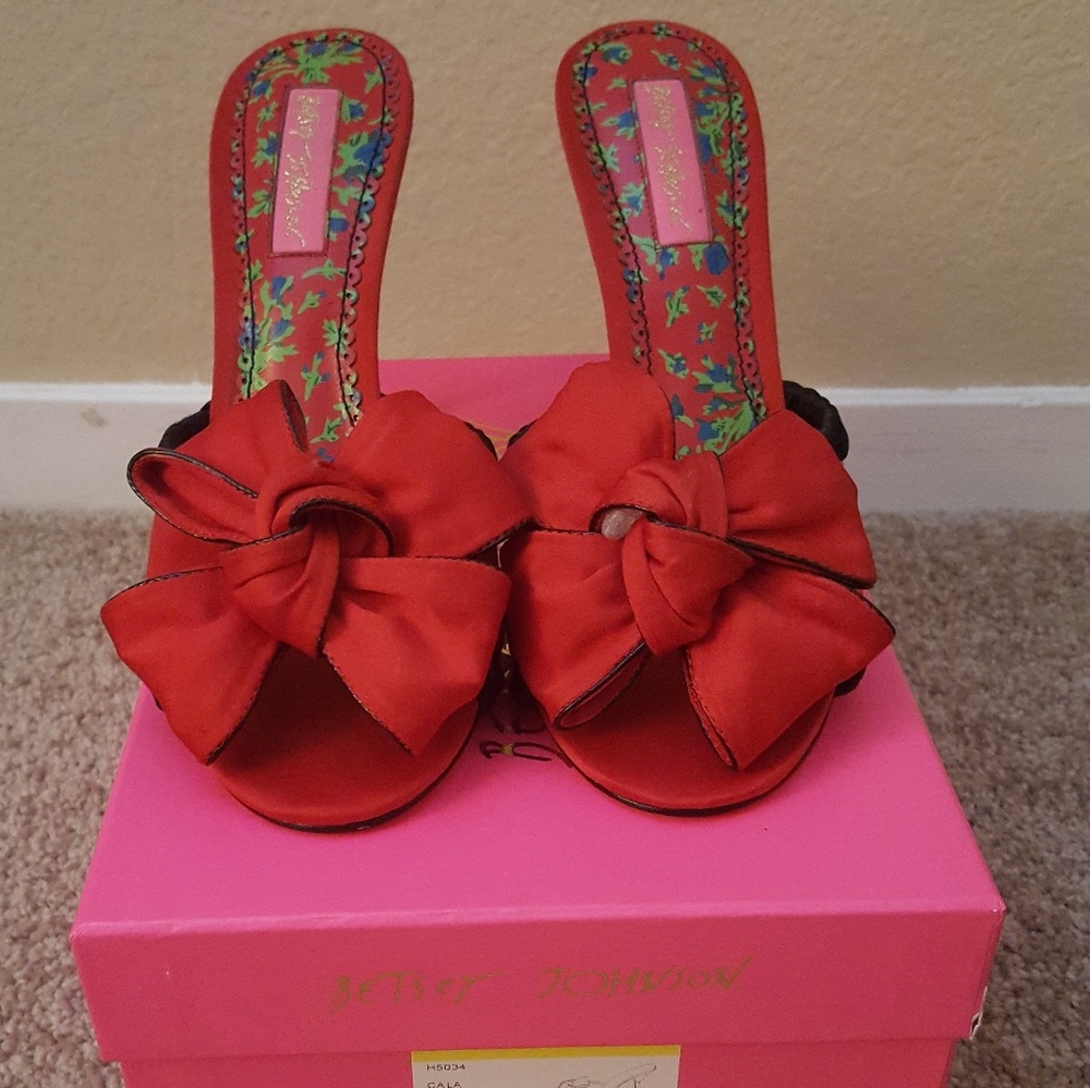 Betsey Johnson Cala